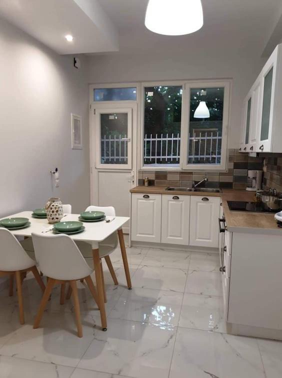 Eytyhias Yard Apartments In Poros Poros Town Bagian luar foto