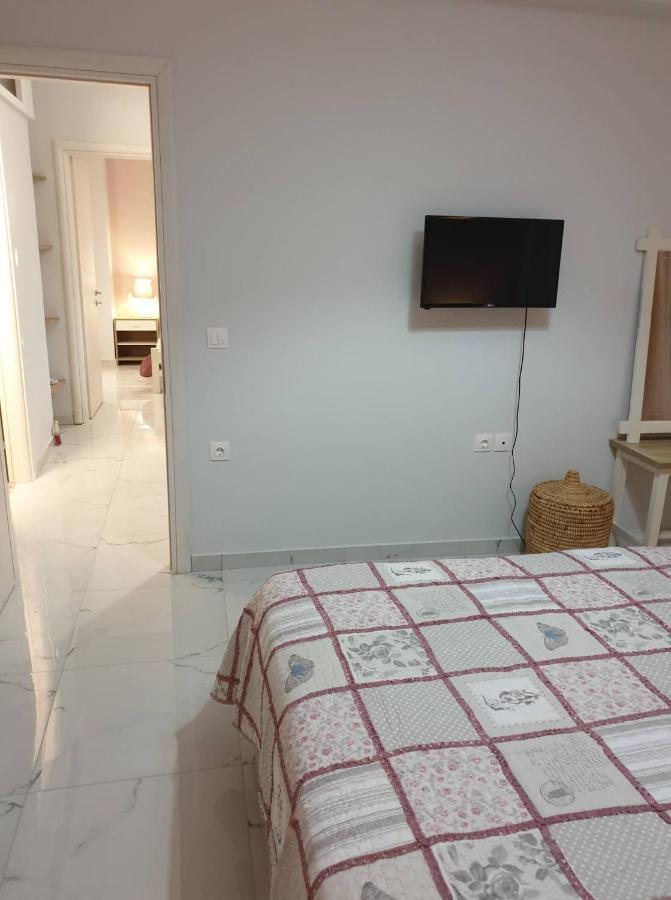 Eytyhias Yard Apartments In Poros Poros Town Bagian luar foto