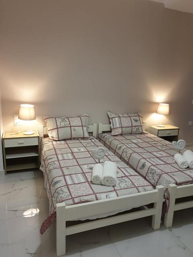 Eytyhias Yard Apartments In Poros Poros Town Bagian luar foto