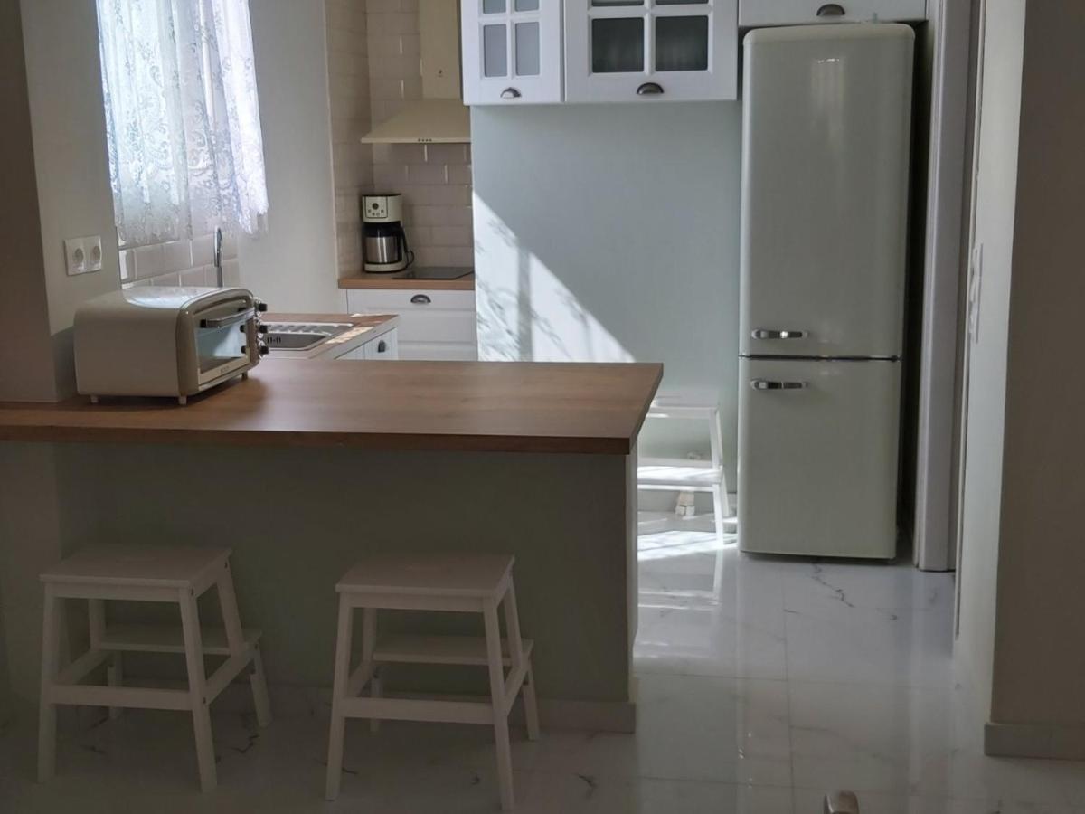 Eytyhias Yard Apartments In Poros Poros Town Bagian luar foto
