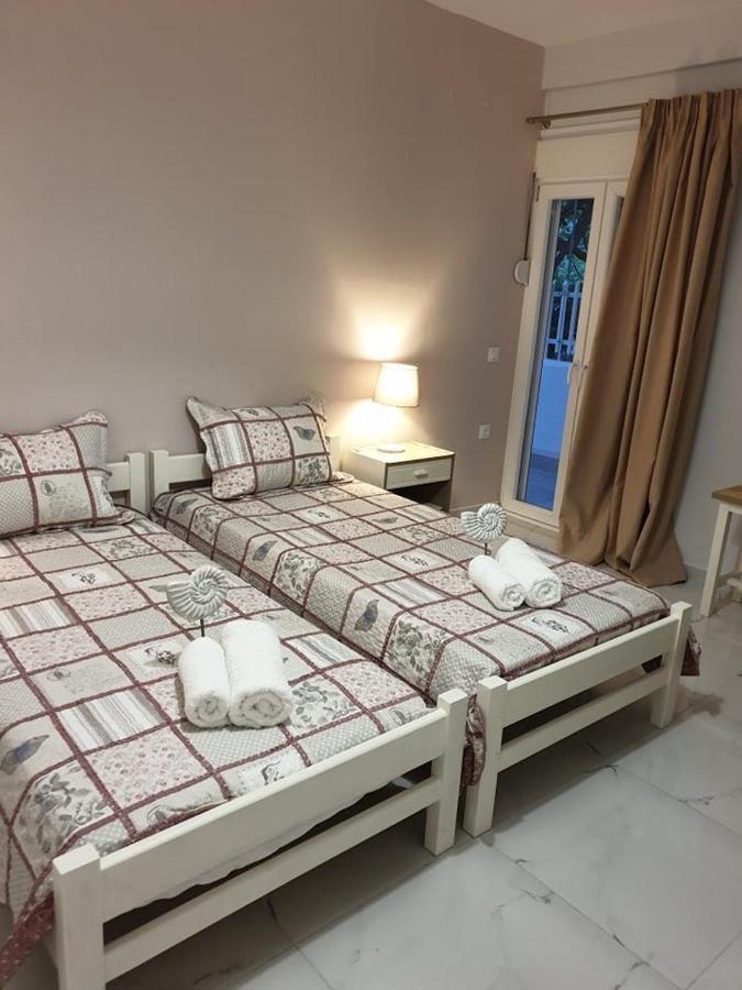 Eytyhias Yard Apartments In Poros Poros Town Bagian luar foto