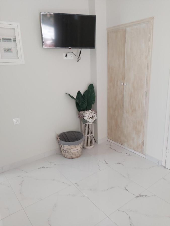 Eytyhias Yard Apartments In Poros Poros Town Bagian luar foto