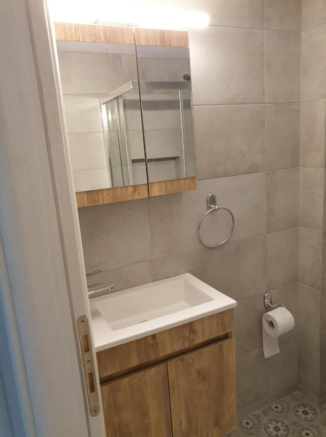 Eytyhias Yard Apartments In Poros Poros Town Bagian luar foto