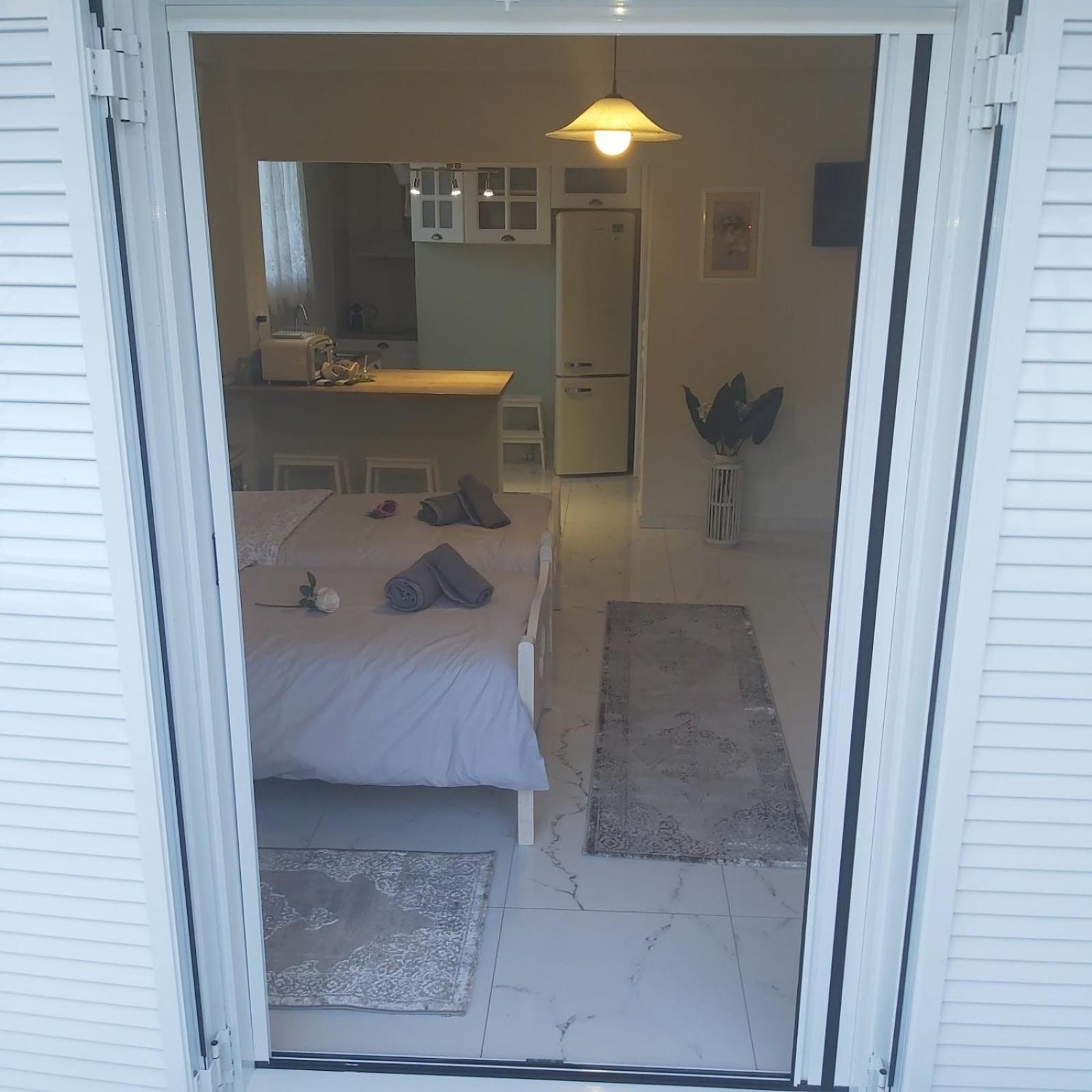 Eytyhias Yard Apartments In Poros Poros Town Bagian luar foto