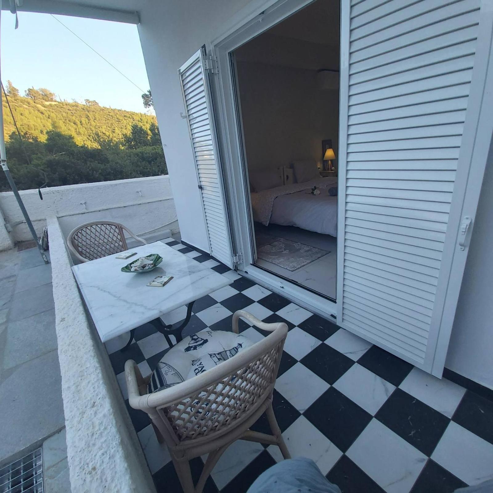 Eytyhias Yard Apartments In Poros Poros Town Bagian luar foto