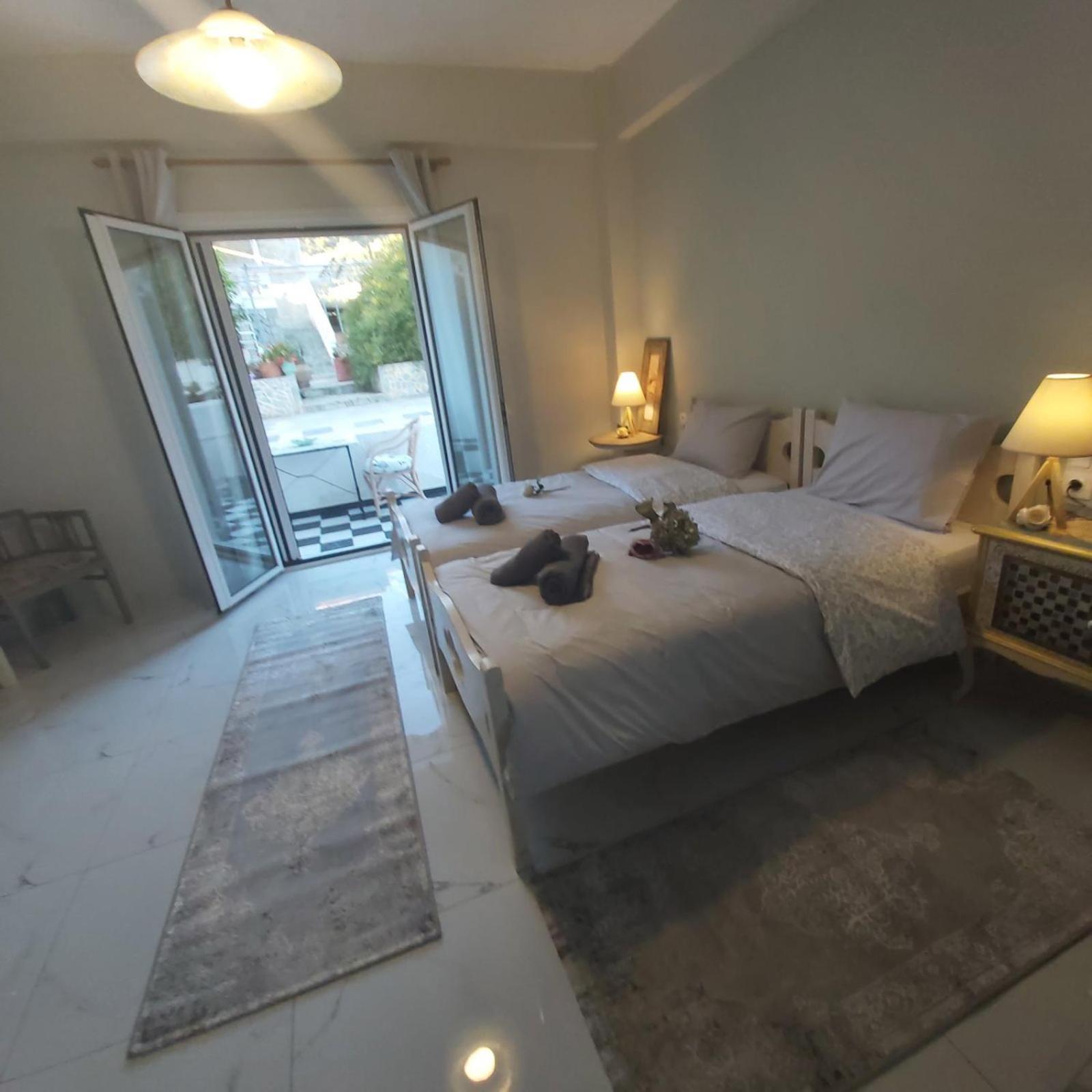 Eytyhias Yard Apartments In Poros Poros Town Bagian luar foto