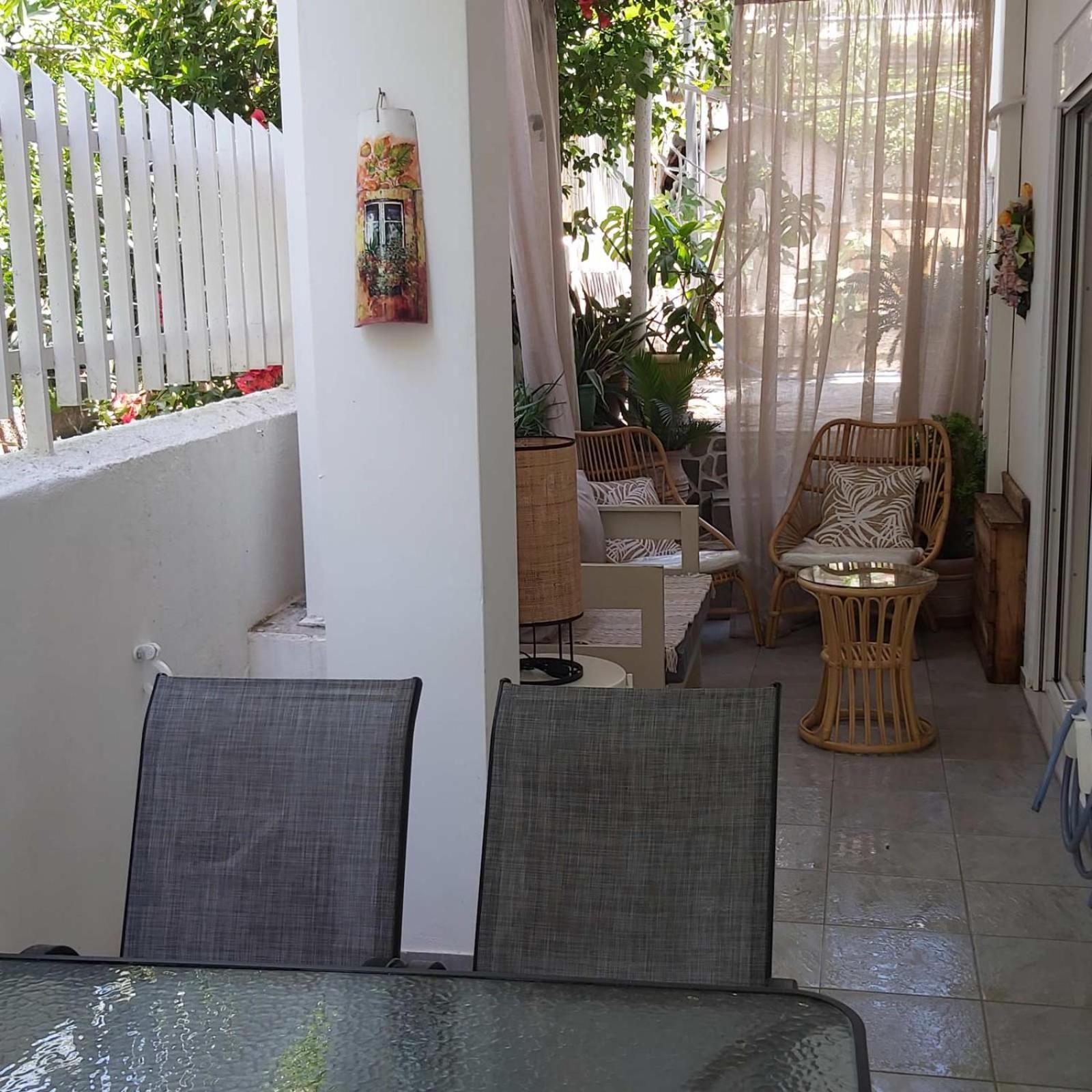 Eytyhias Yard Apartments In Poros Poros Town Bagian luar foto